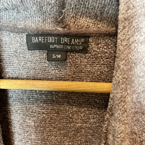 BAREFOOT DREAMS BAMBOO CHIC LITE CARDIGAN - Picture 5 of 6